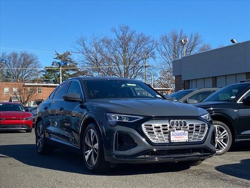 2024 Audi Q8 55 Premium Plus