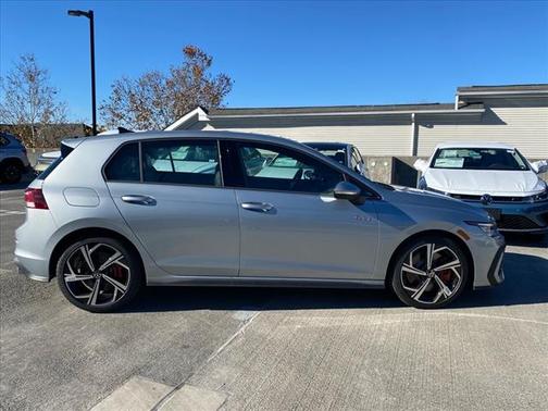 2026 Volkswagen Golf GTI 2.0T SE DSG