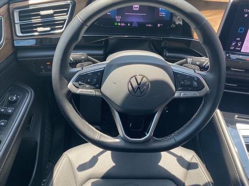 2024 Volkswagen Atlas 2.0T SE w/Technology 4MOTION