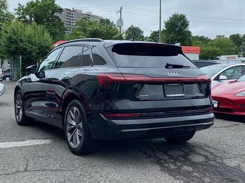 2021 Audi e-tron Premium Plus
