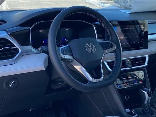 2025 Volkswagen Taos SE