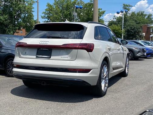 2021 Audi e-tron Prestige