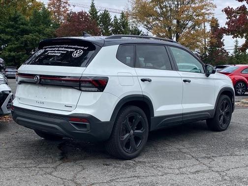 2025 Volkswagen Taos 1.5T SE Black