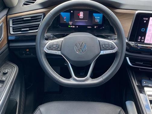 2024 Volkswagen Atlas 2.0T SE w/Technology 4MOTION