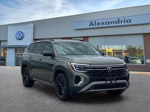 Green Pearl 2025 Volkswagen Atlas 2.0T Peak Edition