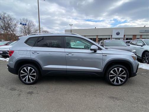 2024 Volkswagen Taos 1.5T SE