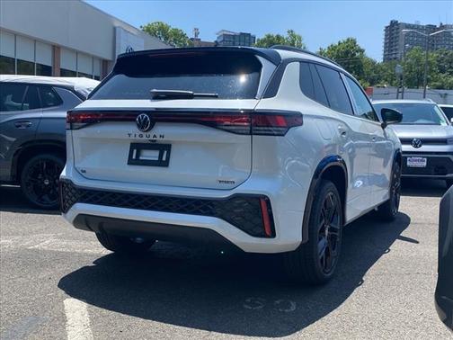 2025 Volkswagen Tiguan 2.0T SE R-Line Black 4MOTION
