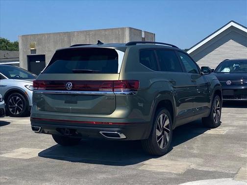 Avocado Green Pearl 2026 Volkswagen Atlas 2.0T SE w/Technology 4MOTION