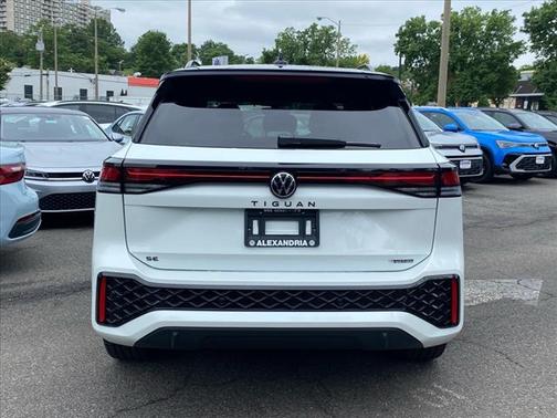 2025 Volkswagen Tiguan 2.0T SE R-Line Black 4MOTION