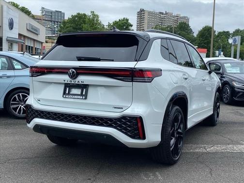 2025 Volkswagen Tiguan 2.0T SE R-Line Black 4MOTION