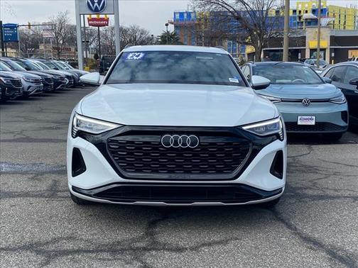 2024 Audi Q8 e-tron Premium Plus