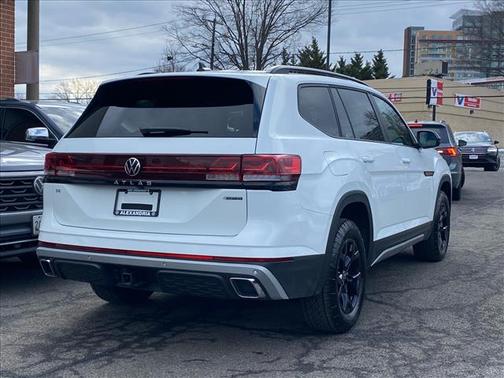 2025 Volkswagen Atlas 2.0T Peak Edition