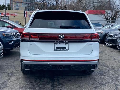 2025 Volkswagen Atlas 2.0T Peak Edition