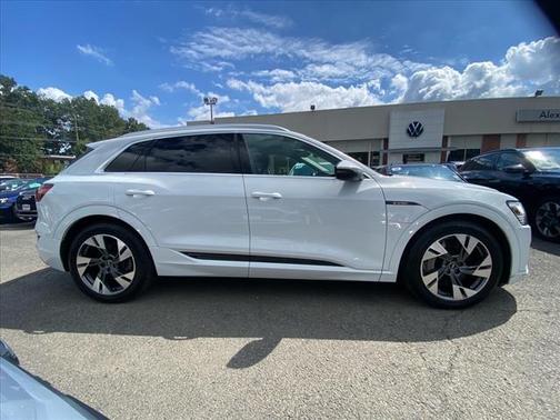 2022 Audi e-tron Premium