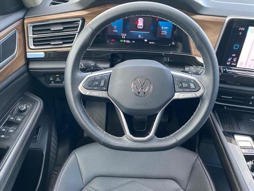 2025 Volkswagen Atlas 2.0T SE w/Technology 4MOTION