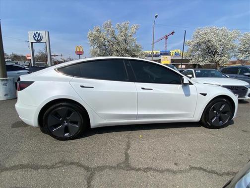 Pearl White Multi-Coat 2023 Tesla Model 3 Standard Range
