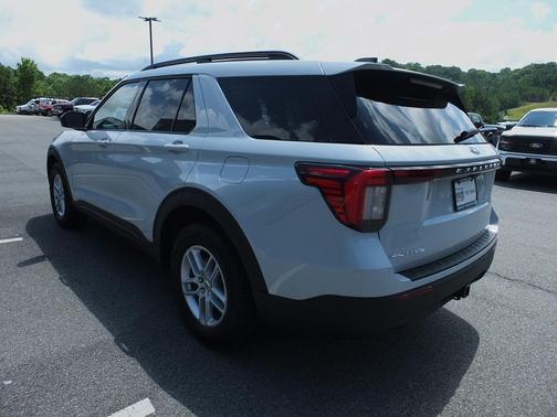 Space White Metallic 2026 Ford Explorer Active