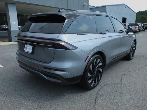 Lustrous Gray Metallic Clearcoat 2024 Lincoln Nautilus Reserve