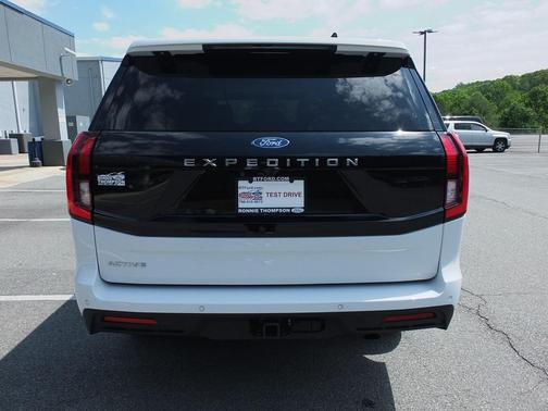 Oxford White 2025 Ford Expedition Active