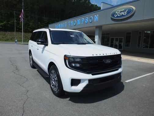 Oxford White 2025 Ford Expedition Active