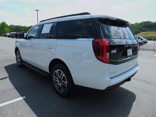 Oxford White 2025 Ford Expedition Active