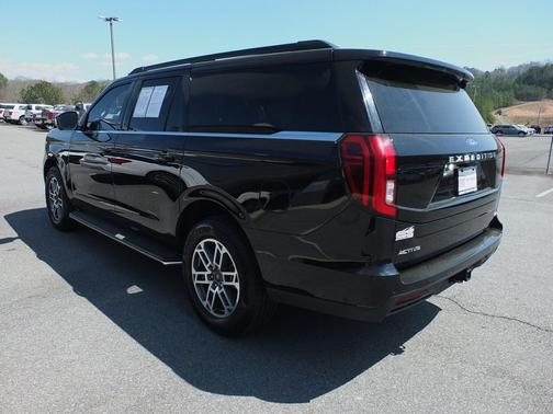 Black Metallic 2025 Ford Expedition Max Active 4x2
