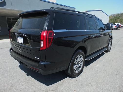 Black Metallic 2025 Ford Expedition Max Active 4x2