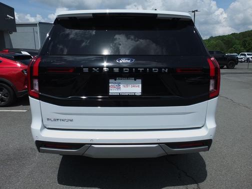 Oxford White 2025 Ford Expedition Platinum