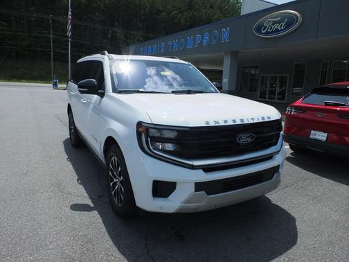 Oxford White 2025 Ford Expedition Platinum