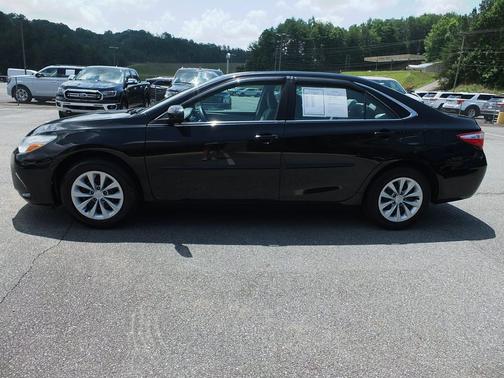 Midnight Black Metallic 2017 Toyota Camry LE