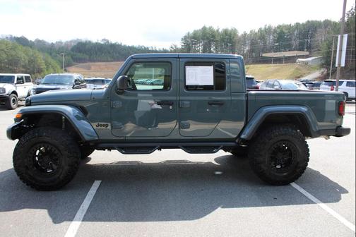 2025 Jeep Gladiator Nighthawk