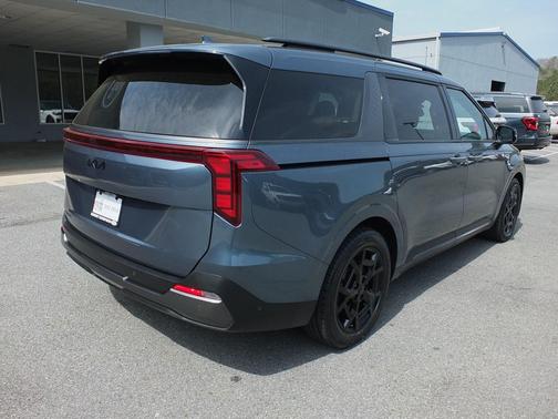 2025 Kia Carnival SX