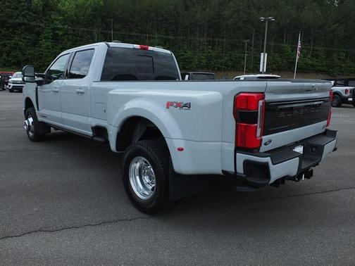 Avalanche 2026 Ford F-350 Platinum