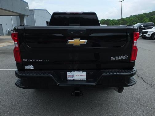 Black 2022 Chevrolet Silverado 2500 High Country