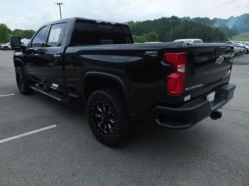 Black 2022 Chevrolet Silverado 2500 High Country