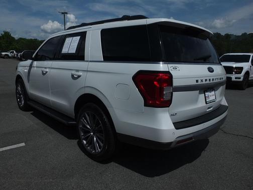 Star White Metallic Tri-Coat 2022 Ford Expedition XLT