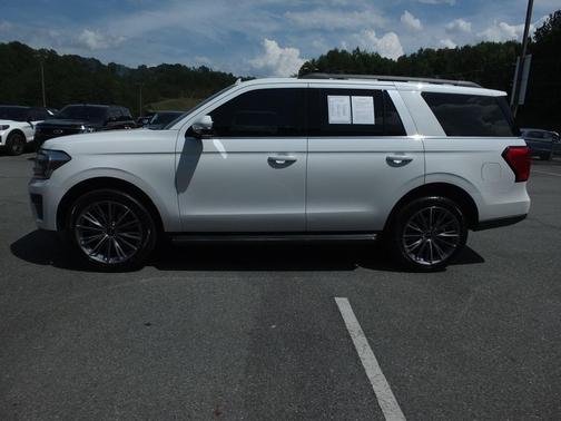 Star White Metallic Tri-Coat 2022 Ford Expedition XLT