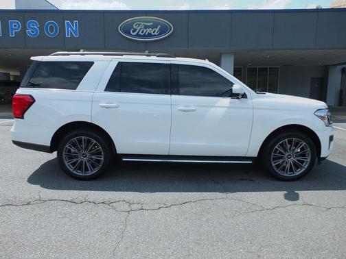 Star White Metallic Tri-Coat 2022 Ford Expedition XLT