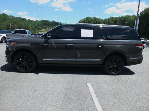 Chroma Caviar Dark Gray Metallic Clearcoat 2022 Lincoln Navigator Black Label