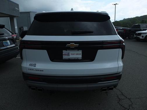 Summit White 2025 Chevrolet Traverse LT