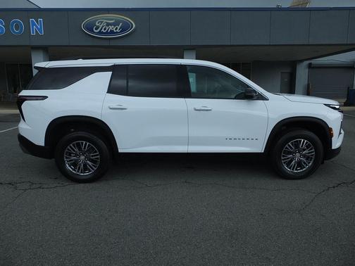 Summit White 2025 Chevrolet Traverse LT