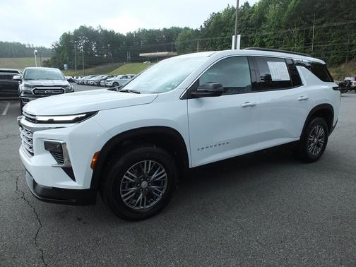 Summit White 2025 Chevrolet Traverse LT