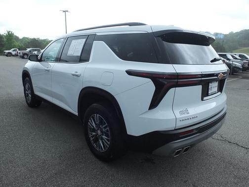 Summit White 2025 Chevrolet Traverse LT