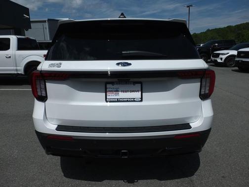 Star White Metallic Tri-Coat 2026 Ford Explorer ST-Line