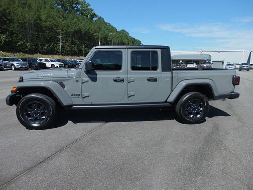 Sting-Gray Clearcoat 2023 Jeep Gladiator Willys 4x4