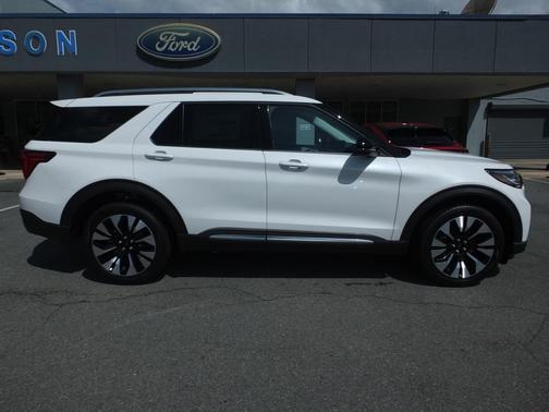 Star White Metallic Tri-Coat 2026 Ford Explorer Platinum