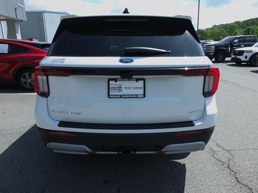 Star White Metallic Tri-Coat 2026 Ford Explorer Platinum