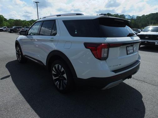 Star White Metallic Tri-Coat 2026 Ford Explorer Platinum