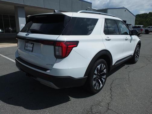 Star White Metallic Tri-Coat 2026 Ford Explorer Platinum