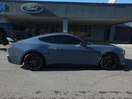 2024 Ford Mustang Dark Horse